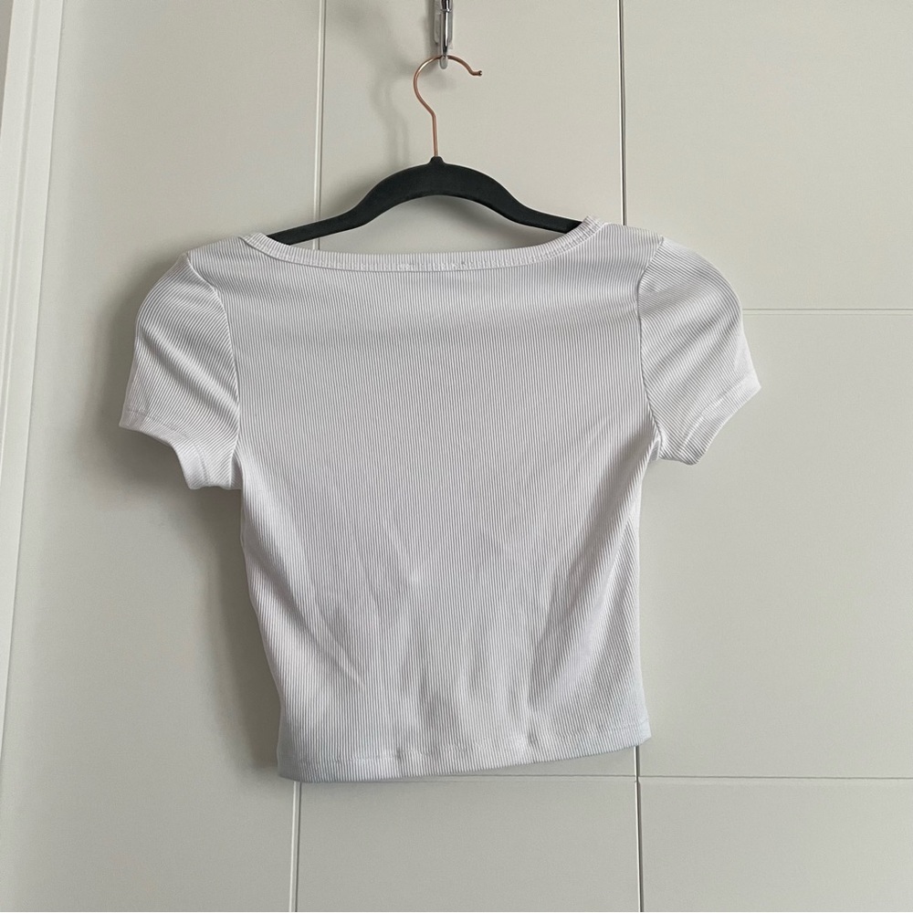 3/$25 Ardene White Wrap Cropped T-Shirt - Picture 2 of 3
